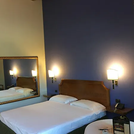 Don Carlo 4* Broni
